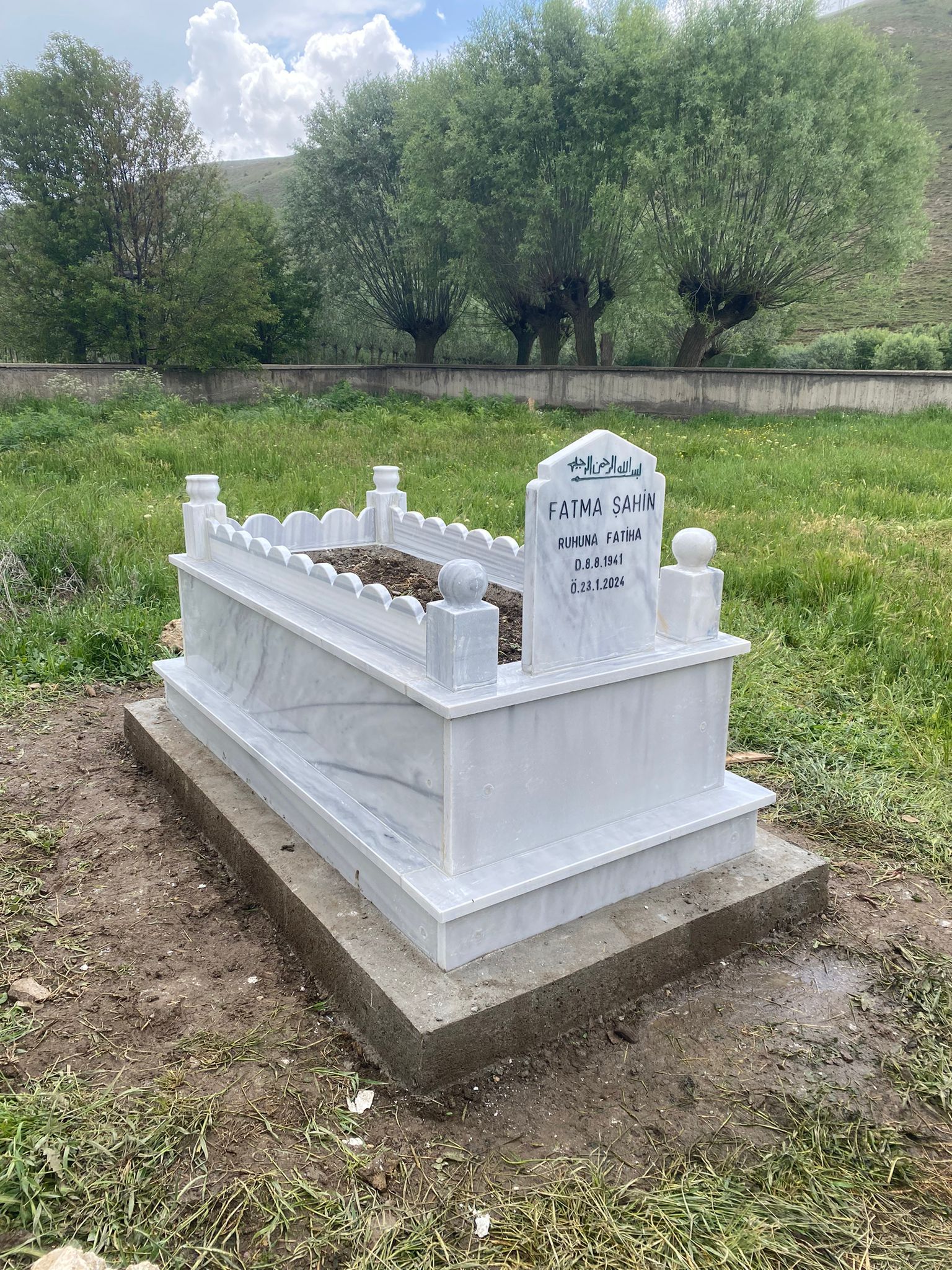 İki katlı mezar modeli